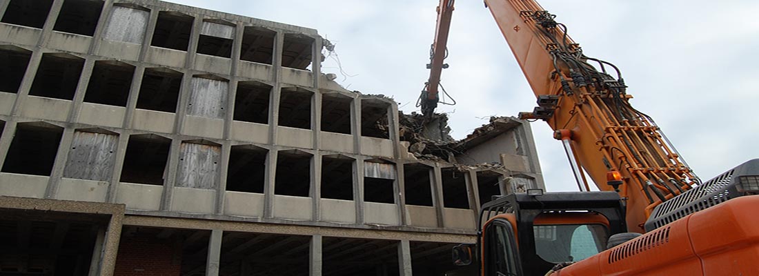 Wessex Demoliton High Reach in operation at Portsmouth site