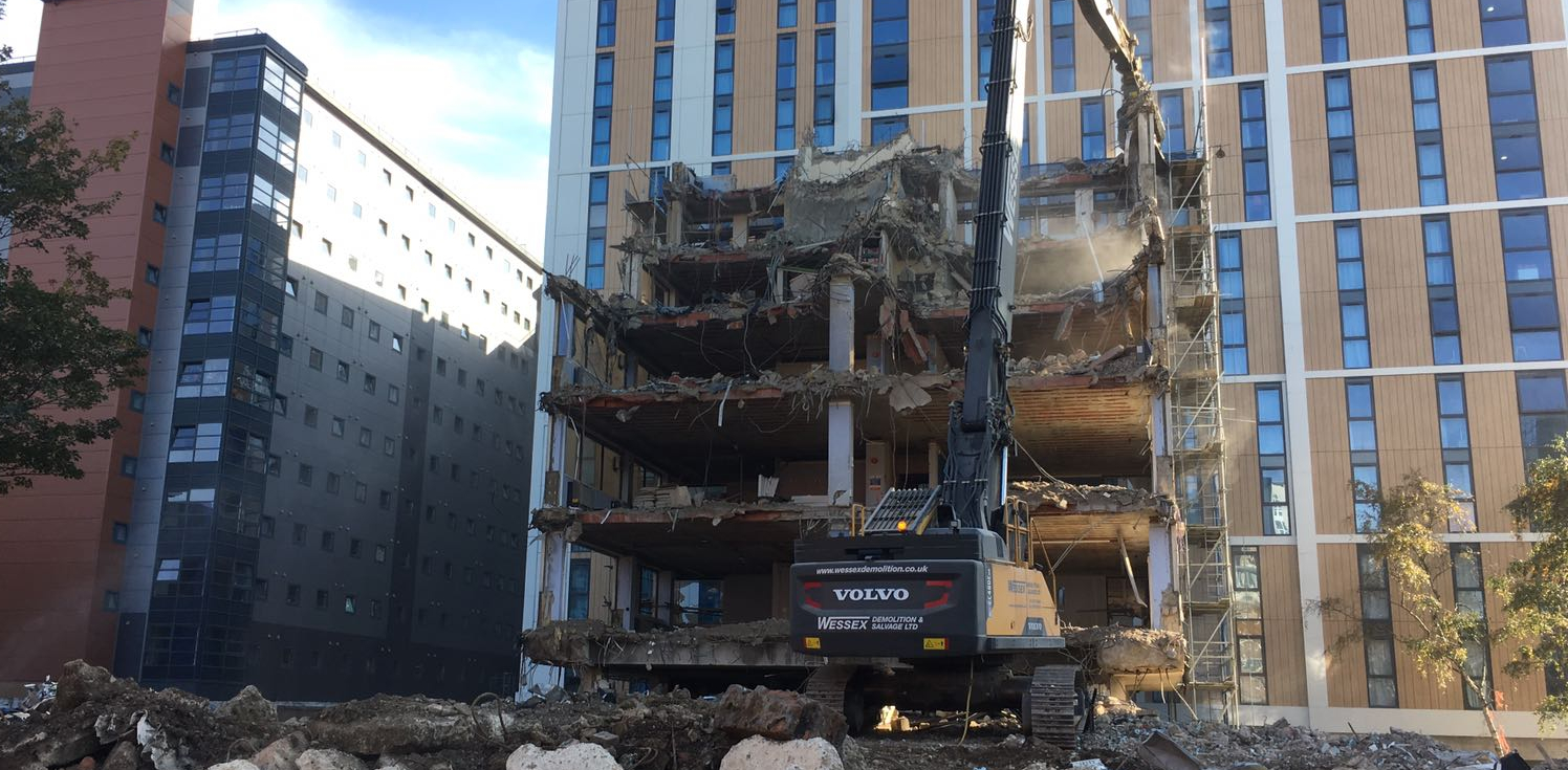 Volvo EC480 High Reach Excavator demolishing Oxford House, Bournemouth